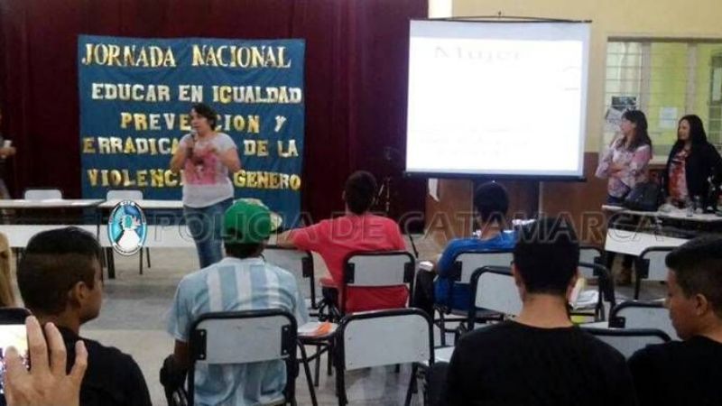 Actividades de la División Enlace Comunitario en escuelas de Capital y Valle Viejo