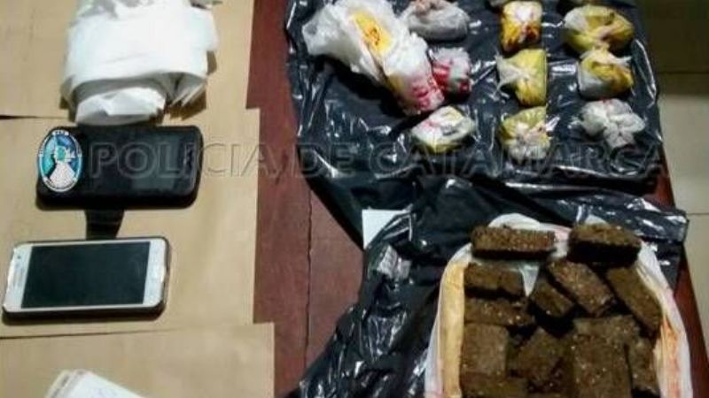 Desbaratan un punto de venta de drogas y detienen a un hombre