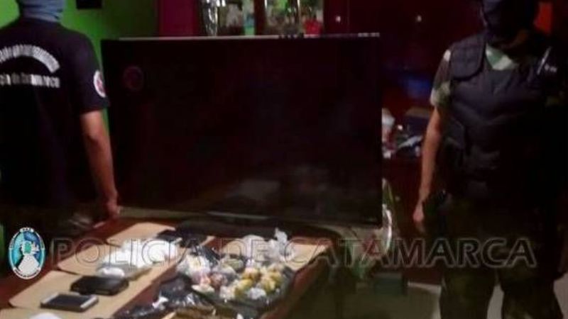 Desbaratan un punto de venta de drogas y detienen a un hombre