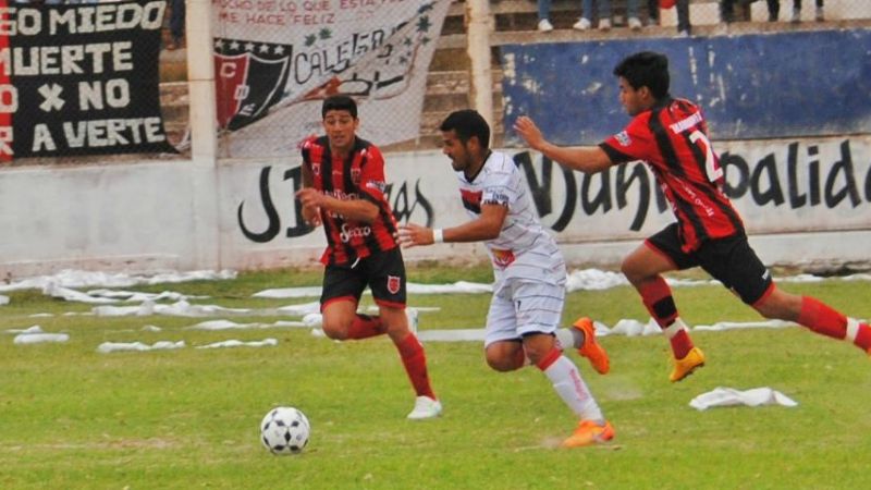 “Defe” ante Vélez, un rival directo para clasificar, y “Poli” en Santiago