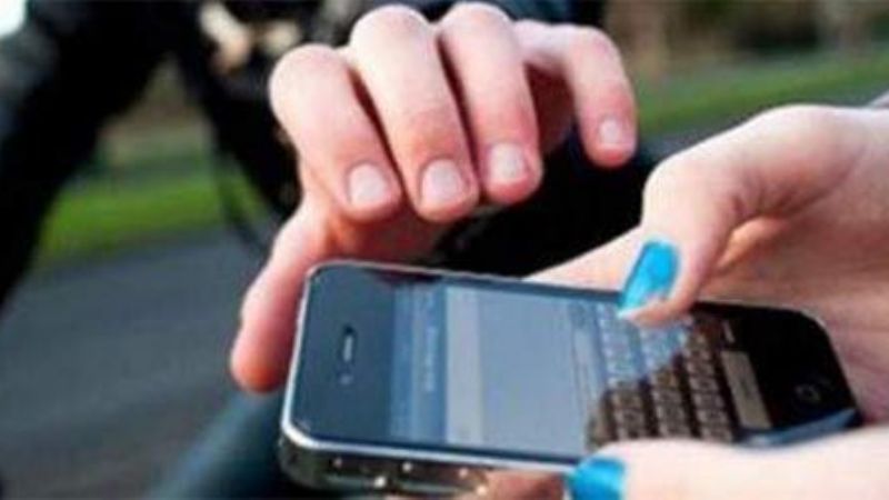 Vecinos atraparon a un arrebatador cuando le iba a robar el celular a una joven