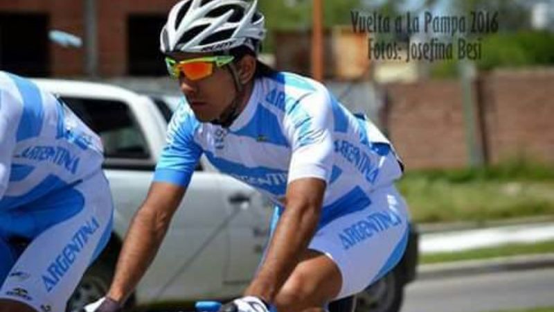 El ciclista Nico Navarro se accidentó y está en terapia intensiva
