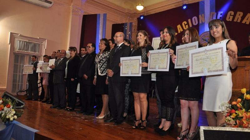 Los nuevos profesionales de Ciencias Económicas celebraron su acto de colación