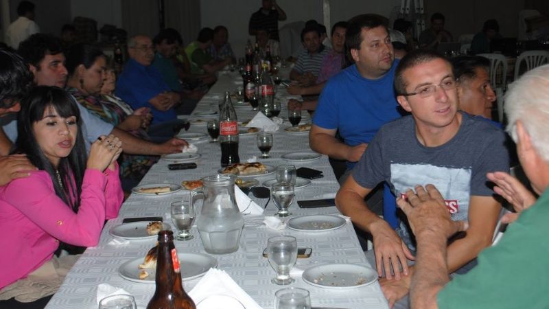 Con pizza, empanadas y trabajo al aire festejaron los periodistas deportivos