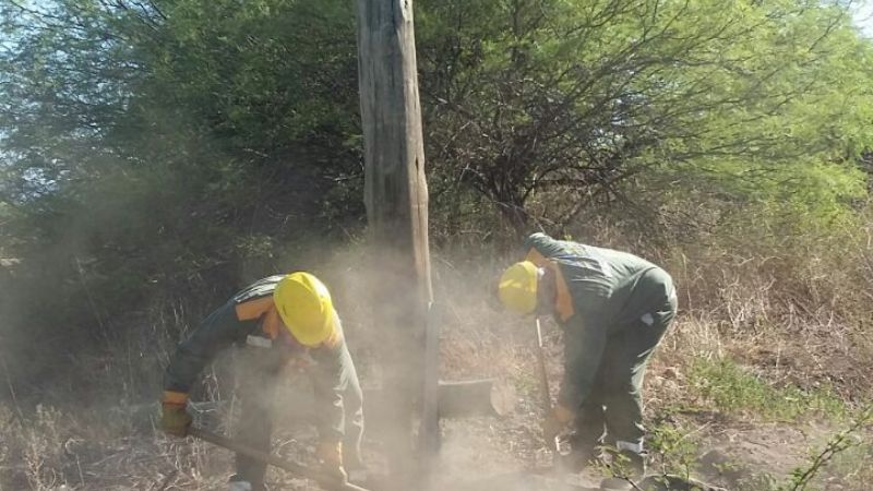 Siguen quemando postes de líneas eléctricas