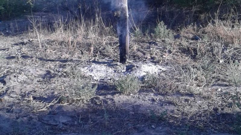 Siguen quemando postes de líneas eléctricas