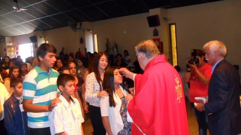 Confirmación de chicos del Señor del Milagro y de la Virgen de la Dulce Espera