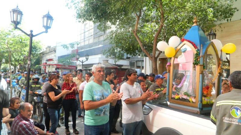 Empleados municipales celebraron su día con una caravana junto a la Virgen del Valle