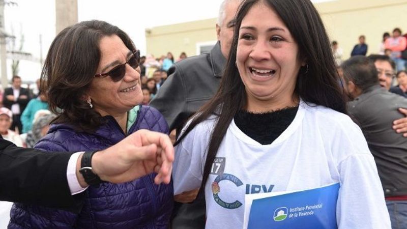La Gobernadora entregó viviendas en Aconquija