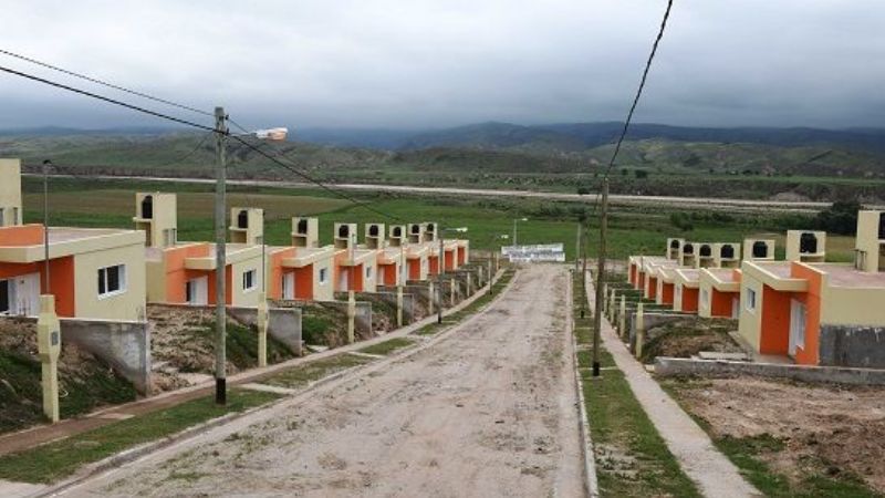 La Gobernadora entregó viviendas en Aconquija