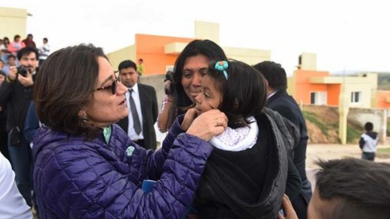 La Gobernadora entregó viviendas en Aconquija