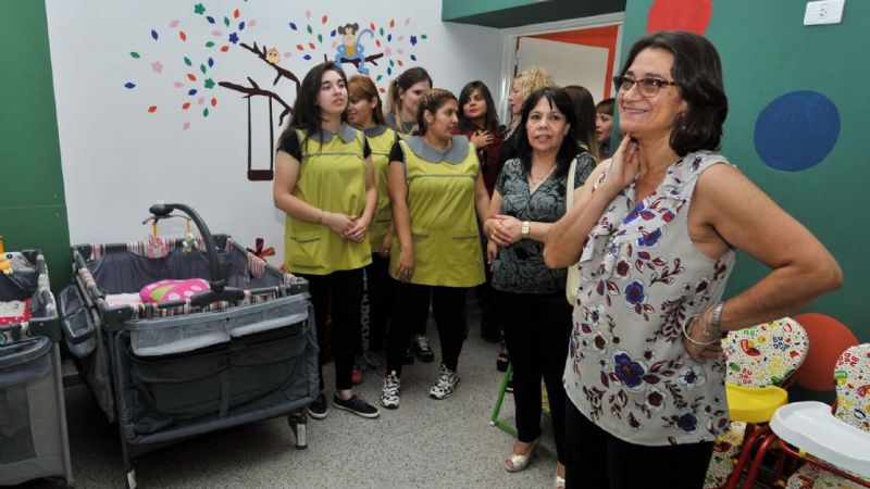 La Gobernadora visitó el jardín maternal del CAPE