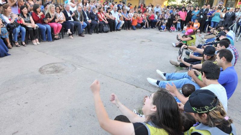 La Gobernadora visitó el jardín maternal del CAPE