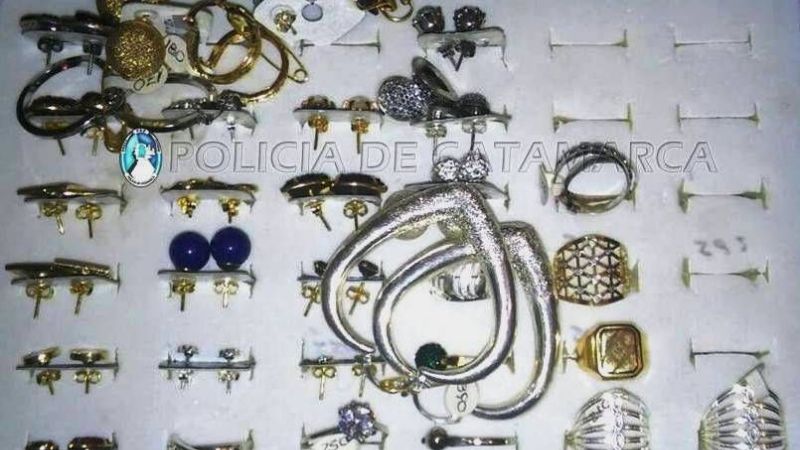 Aprehenden a una joven y esclarecen un ilícito en la Capital