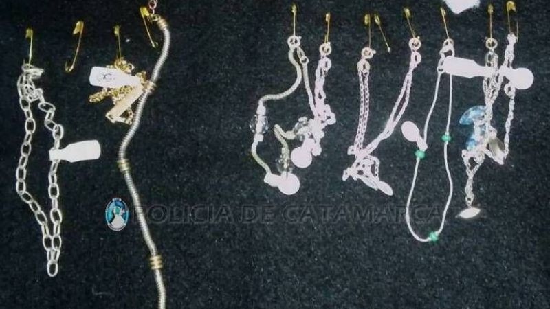 Aprehenden a una joven y esclarecen un ilícito en la Capital