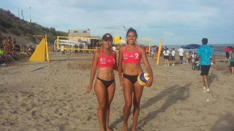 Voley y fútbol, imparables en 1º Juegos de Playa