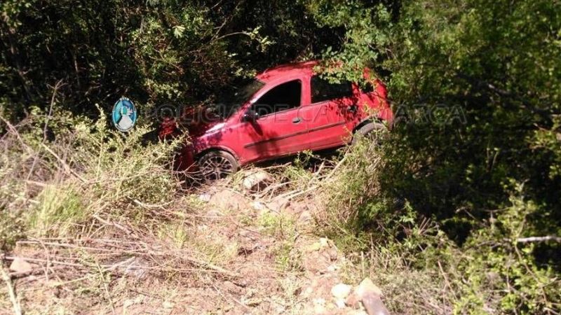 Volvían de una fiesta, se quedó dormido y cayeron a un barranco