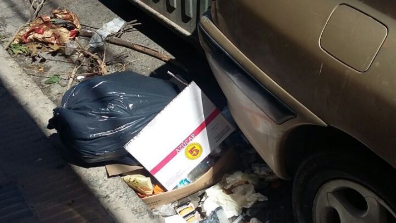 Arrojan residuos patógenos en plena calle