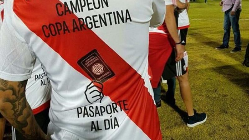 River se burló de Boca con frustrada promesa de Angelici