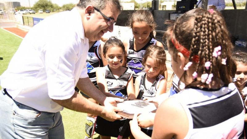 Jalil inauguró la cancha de hockey de césped sintético de Los Teros