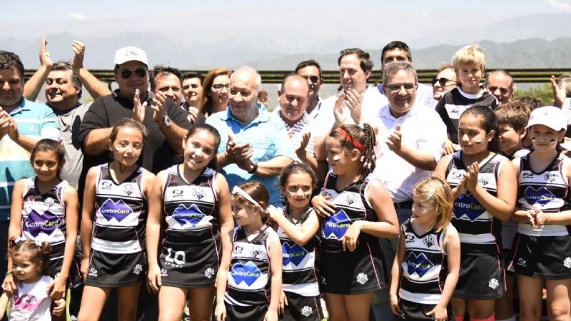 Jalil inauguró la cancha de hockey de césped sintético de Los Teros