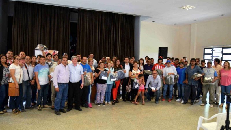 Entregan indumentaria a municipales y anuncio de obras en FME