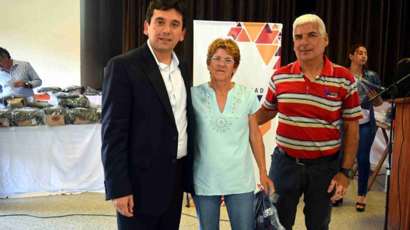 Entregan indumentaria a municipales y anuncio de obras en FME