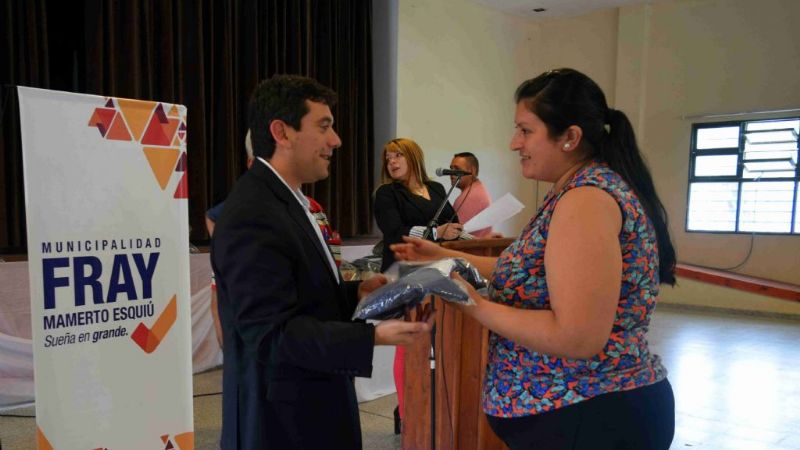 Entregan indumentaria a municipales y anuncio de obras en FME