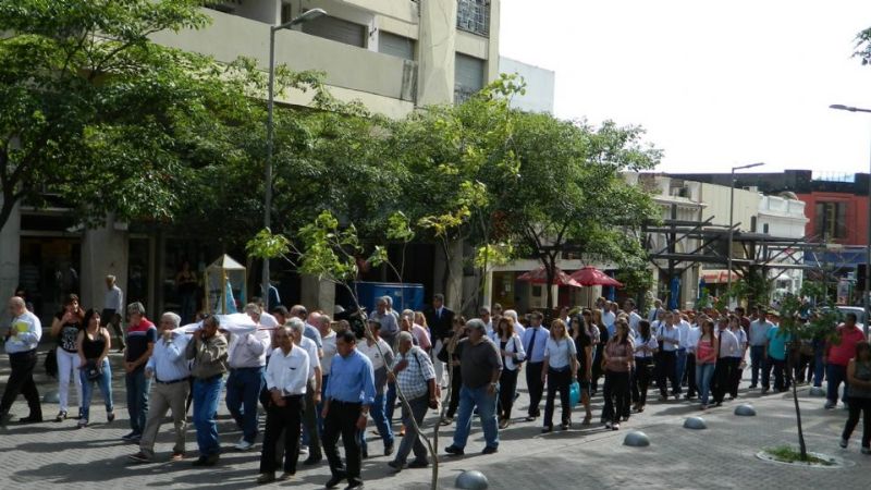 La comunidad universitaria honró a la Virgen peregrinando hasta su Santuario Mariano