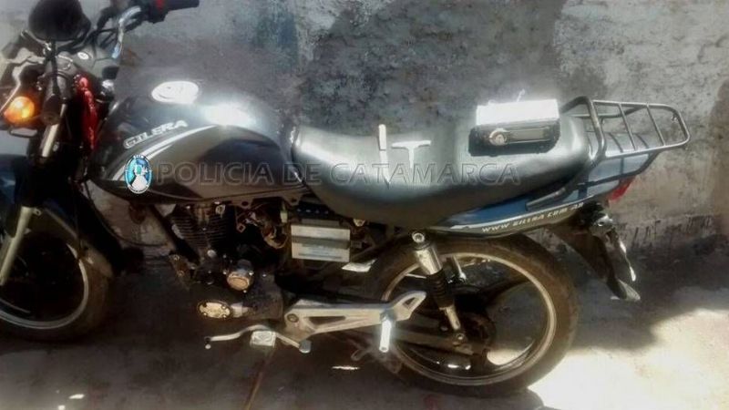 Aprehendieron a dos jóvenes y secuestran varios elementos en la Capital