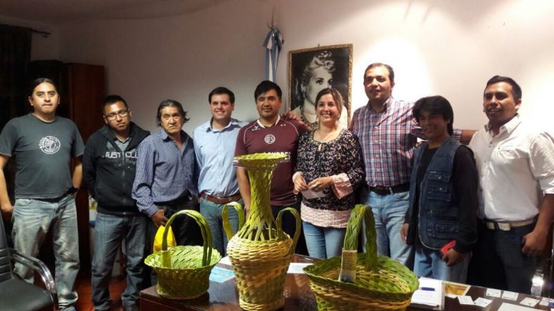 Compra de canastas de mimbre a productores de Santa María