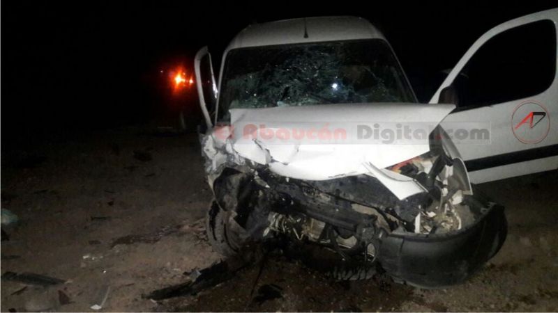 Tres personas murieron y una niña está grave tras un choque frontal