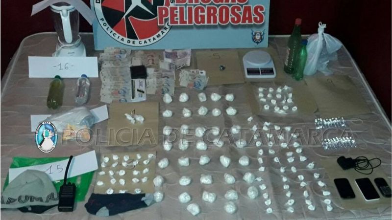 Desbaratan un punto de venta de cocaína y una cocina de drogas