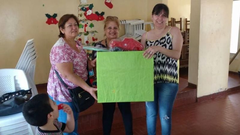 Entrega de juguetes para la Casa Cuna