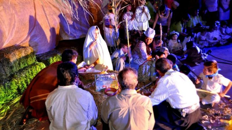 Colorido festejo navideño en el Hogar de Ancianos