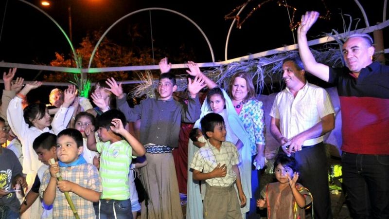 Colorido festejo navideño en el Hogar de Ancianos
