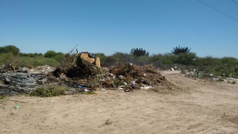 La Pata de la Mentira: Basural clandestino y alambrado a medias