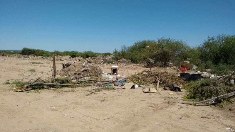 La Pata de la Mentira: Basural clandestino y alambrado a medias