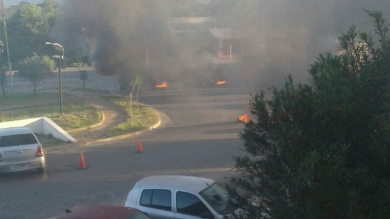 Piquetes de municipales chacareros en el parador de Tres Puentes