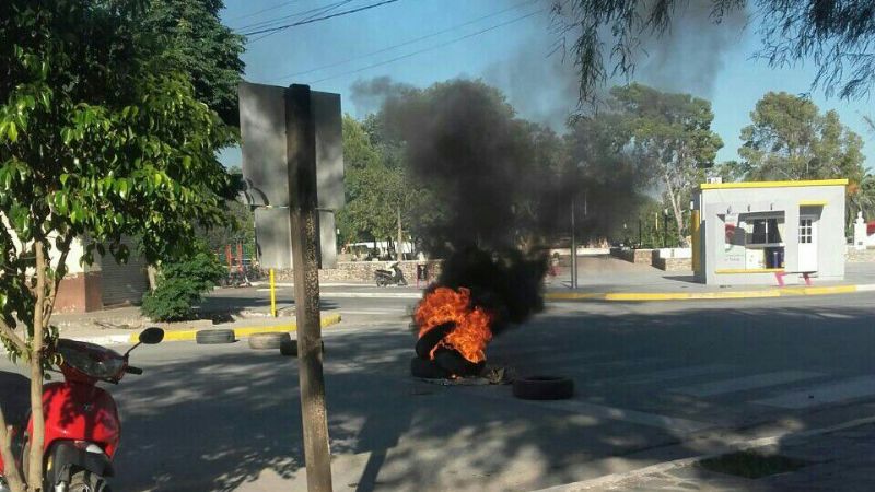 Arde el municipio de Recreo y Herrera critica a Corpacci por el bono