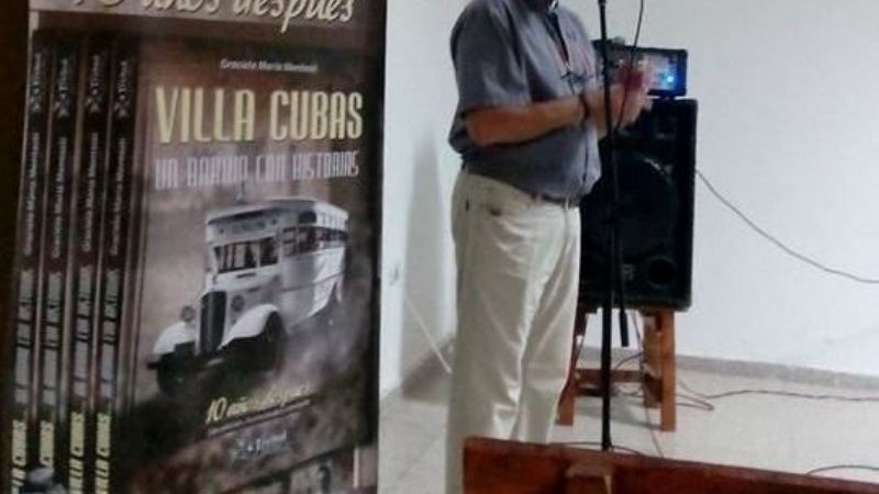 Presentan libros en el marco de los 60 años de la parroquia Sagrada Familia