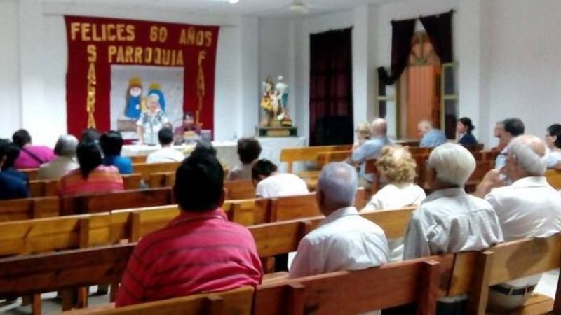Presentan libros en el marco de los 60 años de la parroquia Sagrada Familia