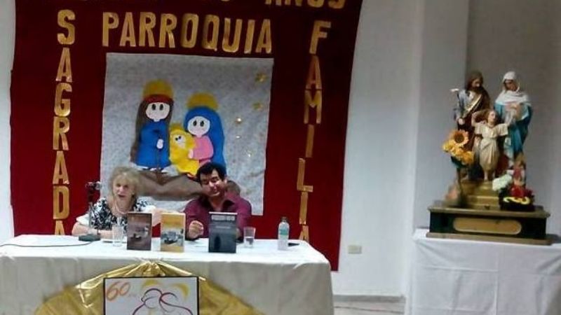 Presentan libros en el marco de los 60 años de la parroquia Sagrada Familia