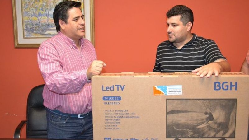 Diputados, y un aporte al Círculo de Periodistas Deportistas