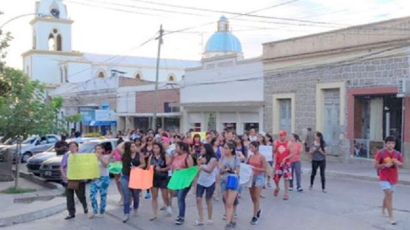 Marcharon pidiendo justicia por un caso de extrema violencia de género