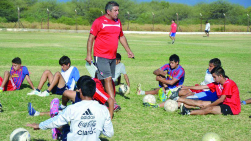 Villa Cubas larga con el “Palo” y el CAI sigue con Roque Ferreyra