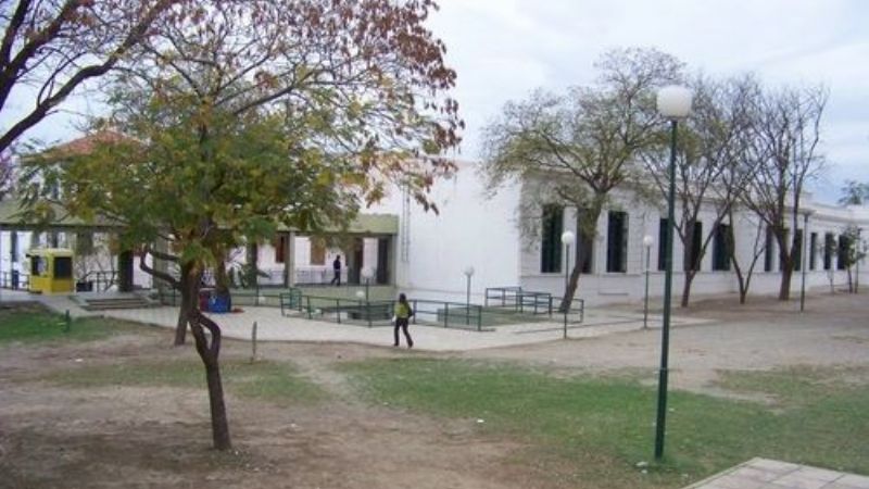 Rompió un portón y quiso entrar al predio de la UNCa