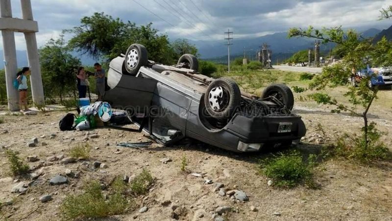 Impresionante vuelco en Andalgalá
