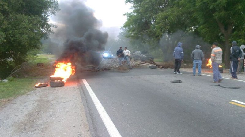 Municipales de Valle Viejo cortan ruta 38