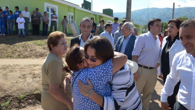 Entrega de viviendas y puesta en marcha de la SUBE